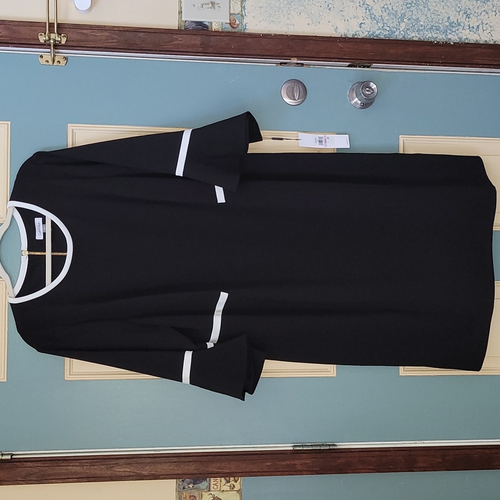 Beautiful! NWT Calvin Klein bell sleeve 👗